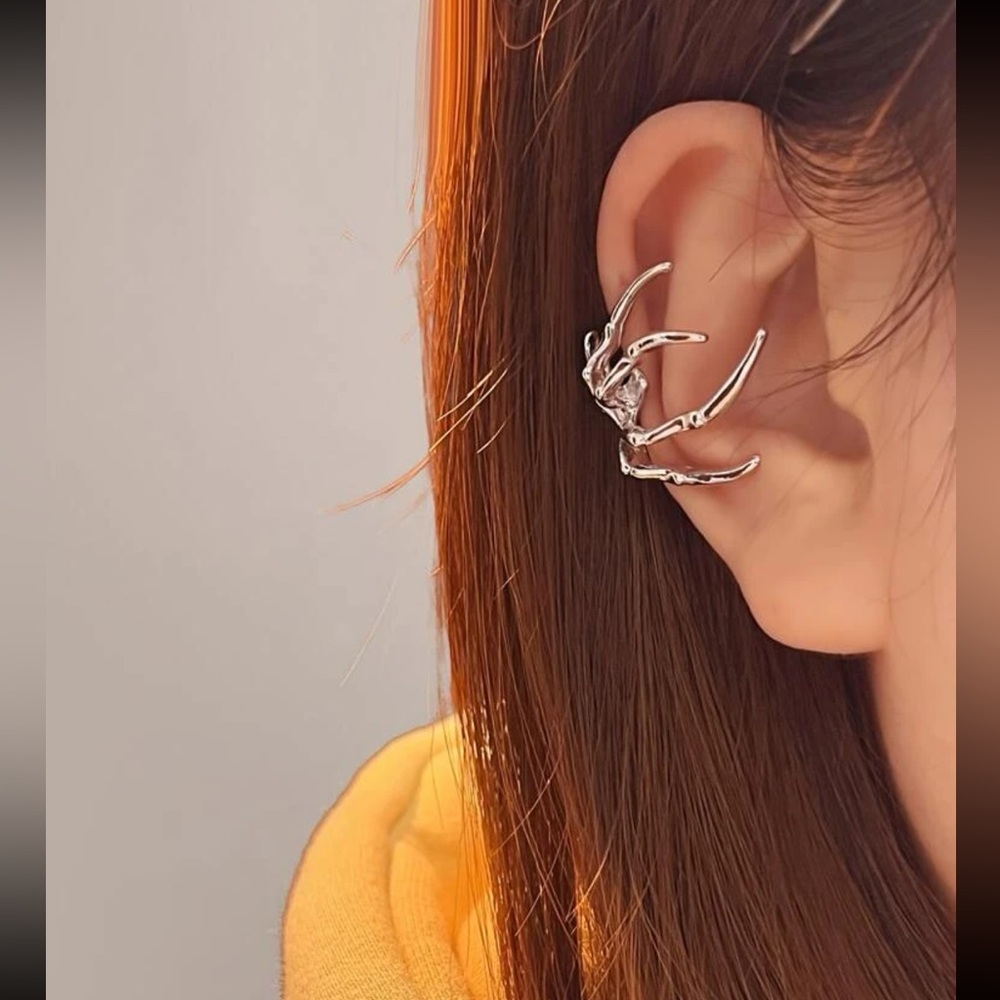 π·οΈ Awesome Piece-less Metallic Spider Ear Cuff π·οΈ